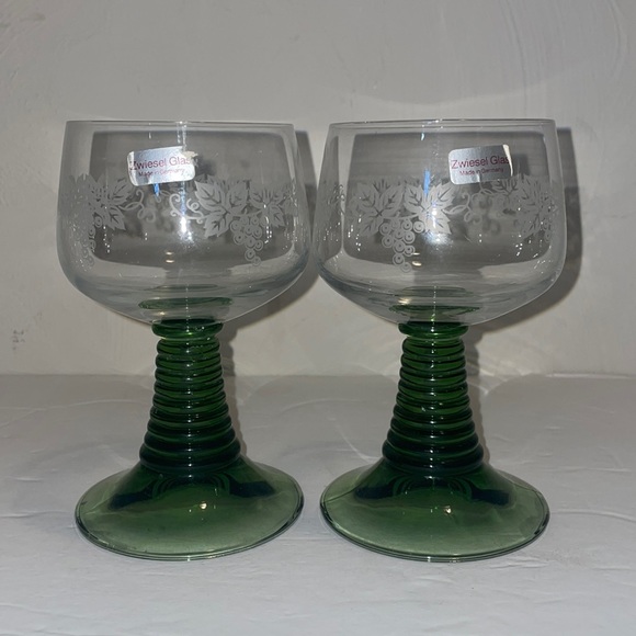 Schott Zwiesel Green Vintage Wine Stem Clear Glass Etched Grapes Set Of 2 NEW - Picture 1 of 6